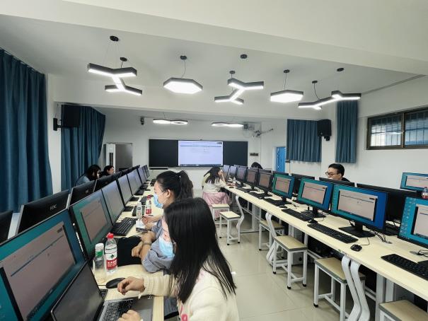經(jīng)濟(jì)管理學(xué)院成功舉辦教學(xué)軟件培訓(xùn)活動，助力教育行業(yè)軟件開發(fā)應(yīng)用
